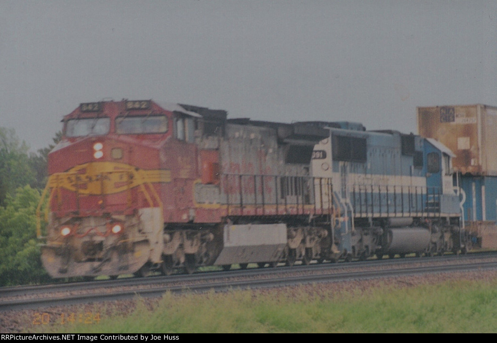 BNSF 842 West